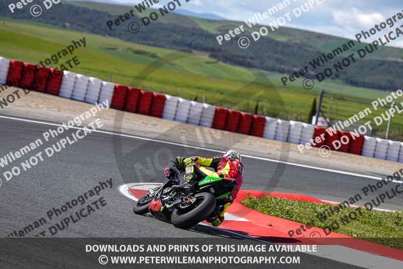 cadwell no limits trackday;cadwell park;cadwell park photographs;cadwell trackday photographs;enduro digital images;event digital images;eventdigitalimages;navarra;no limits trackdays;peter wileman photography;racing digital images;trackday digital images;trackday photos